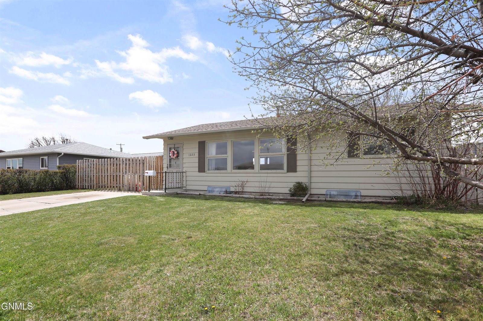 1223 13th Avenue West, Williston, ND 58801