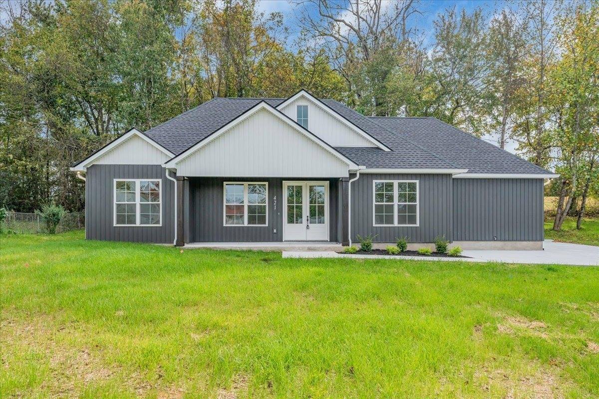 421 Sherwood Dr, McMinnville, TN 37110
