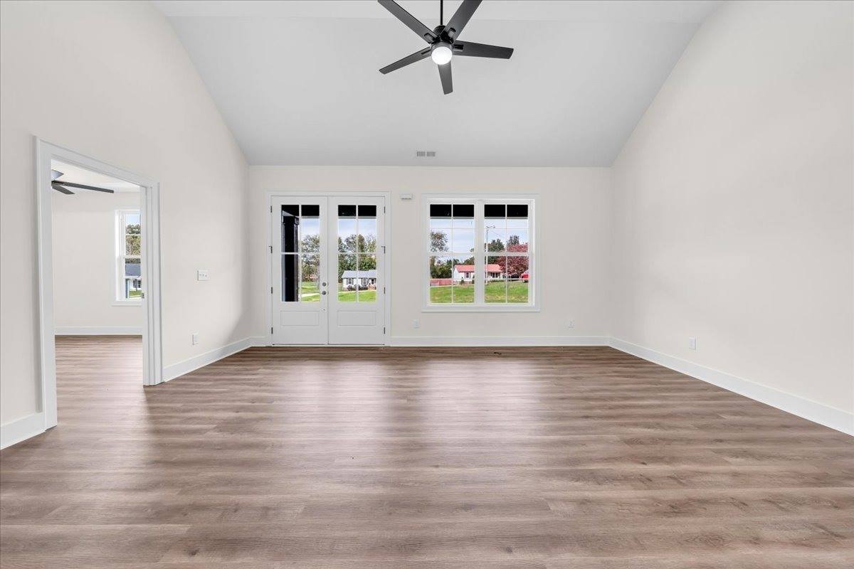 421 Sherwood Dr, McMinnville, TN 37110