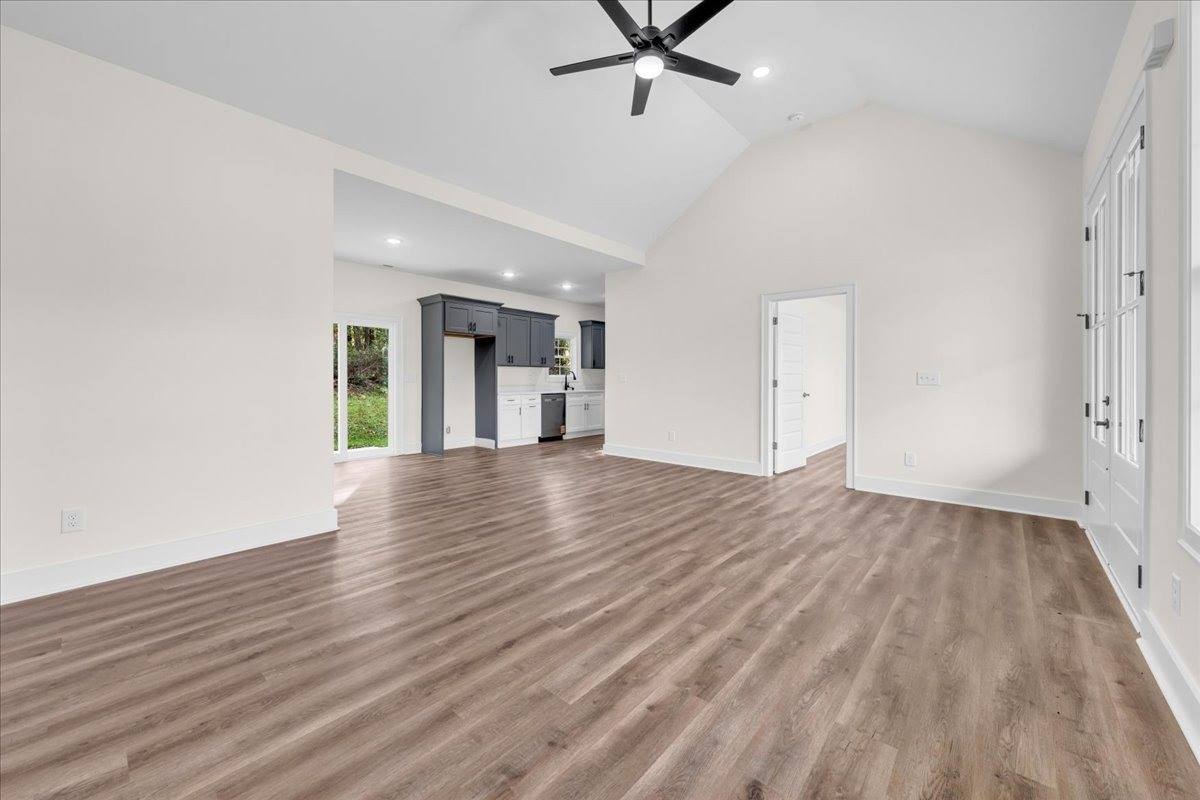 421 Sherwood Dr, McMinnville, TN 37110