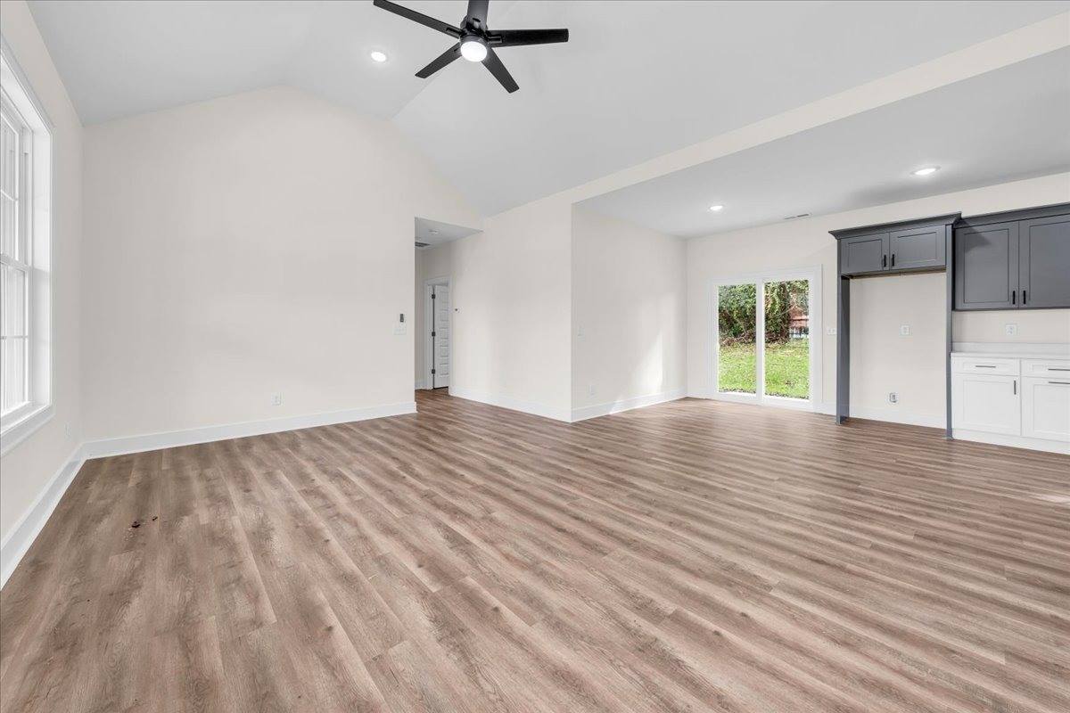 421 Sherwood Dr, McMinnville, TN 37110
