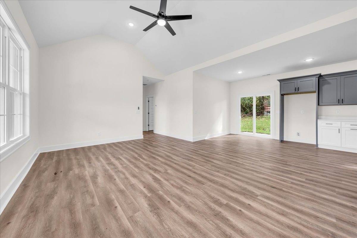421 Sherwood Dr, McMinnville, TN 37110