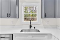 421 Sherwood Dr, McMinnville, TN 37110