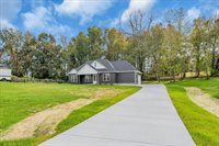 421 Sherwood Dr, McMinnville, TN 37110