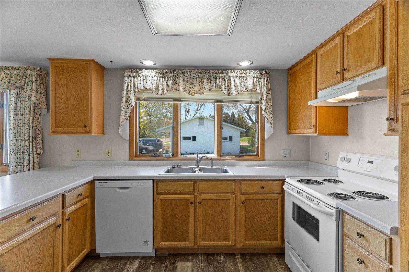 808 N Walnut Avenue, Marshfield, WI 54449