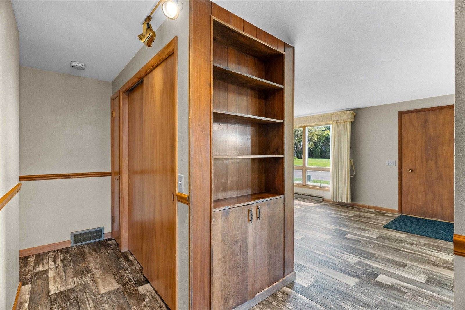 808 N Walnut Avenue, Marshfield, WI 54449