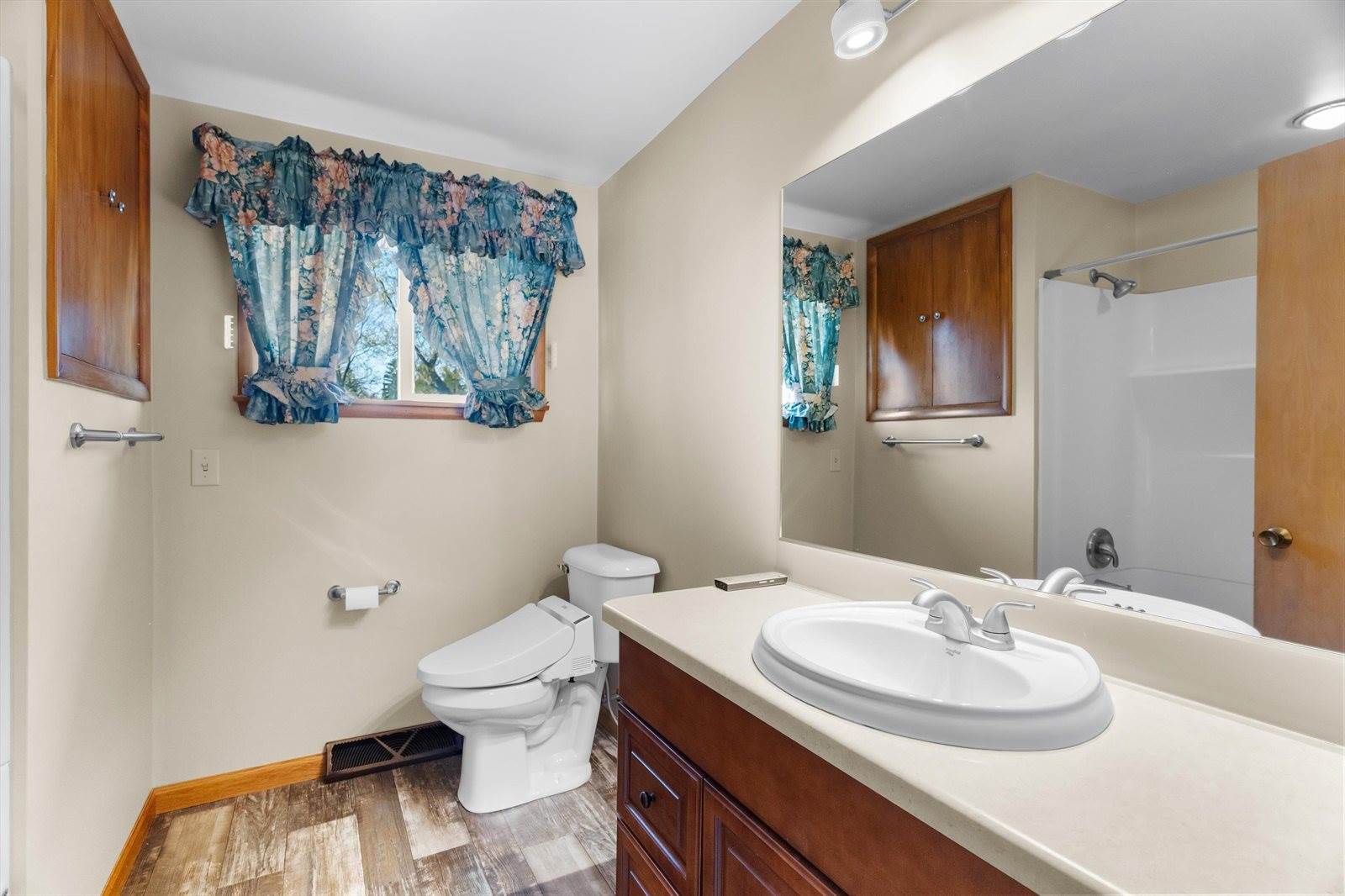 808 N Walnut Avenue, Marshfield, WI 54449