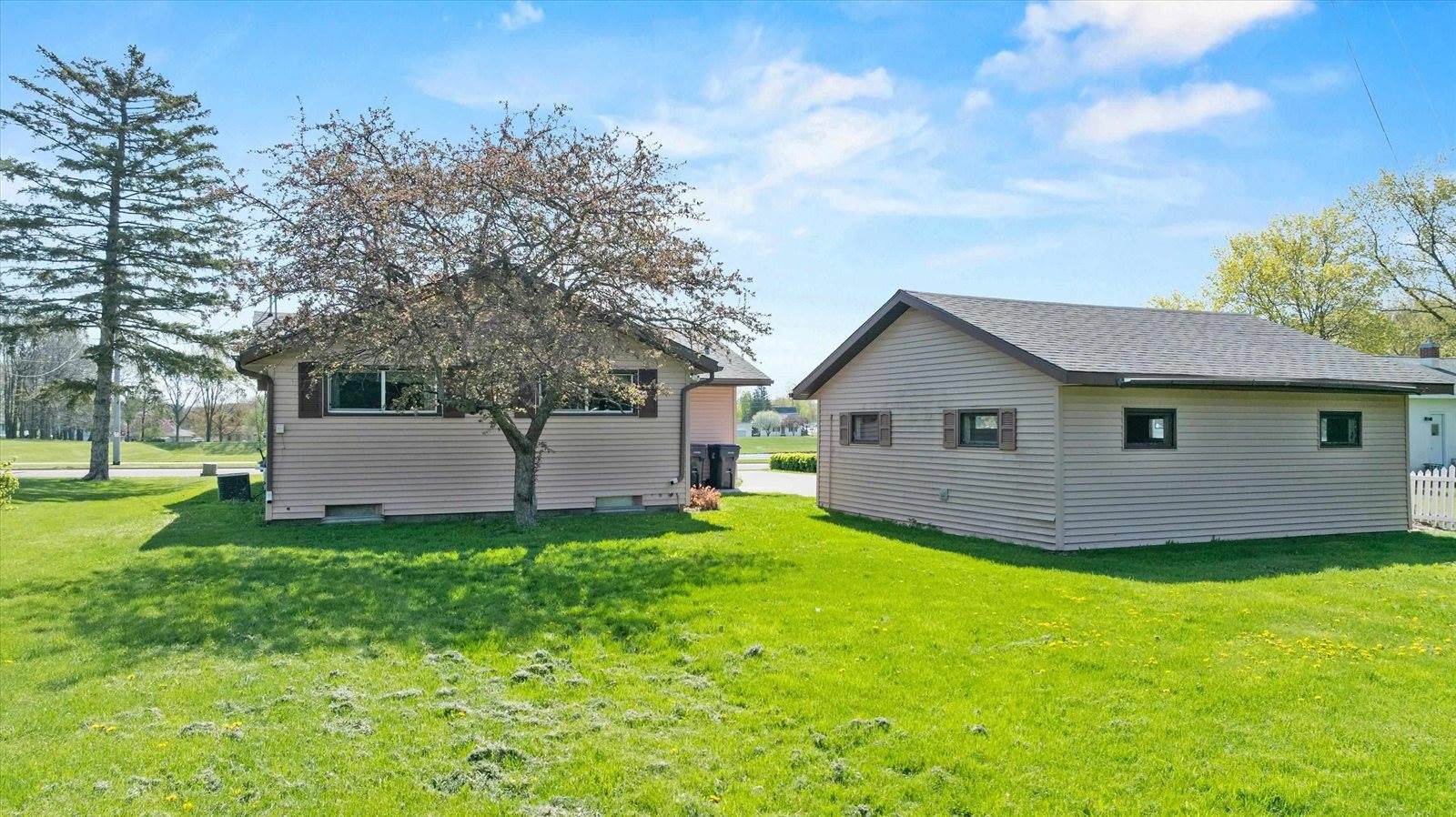 808 N Walnut Avenue, Marshfield, WI 54449
