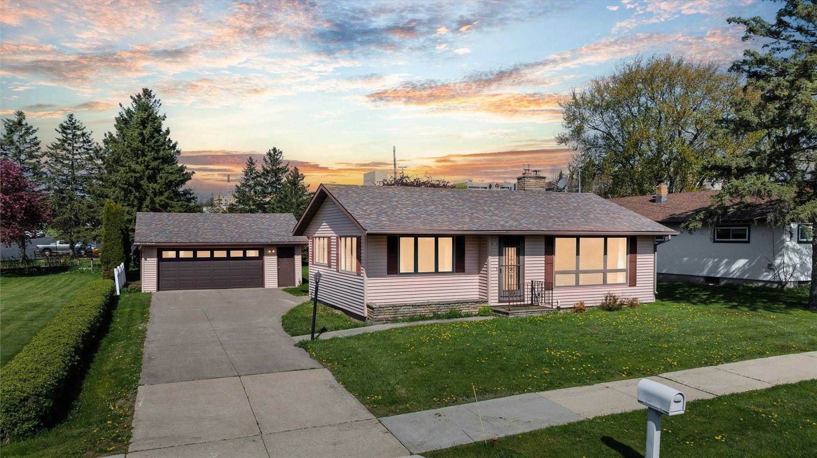 808 N Walnut Avenue, Marshfield, WI 54449