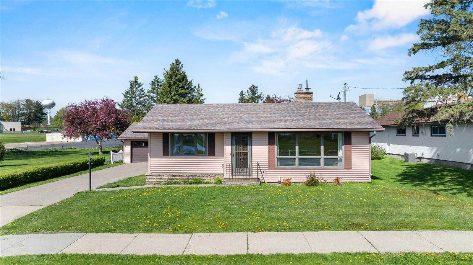 808 N Walnut Avenue, Marshfield, WI 54449