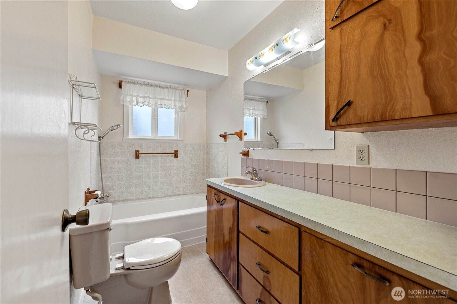1309 State Rt 20, Burlington, WA 98233