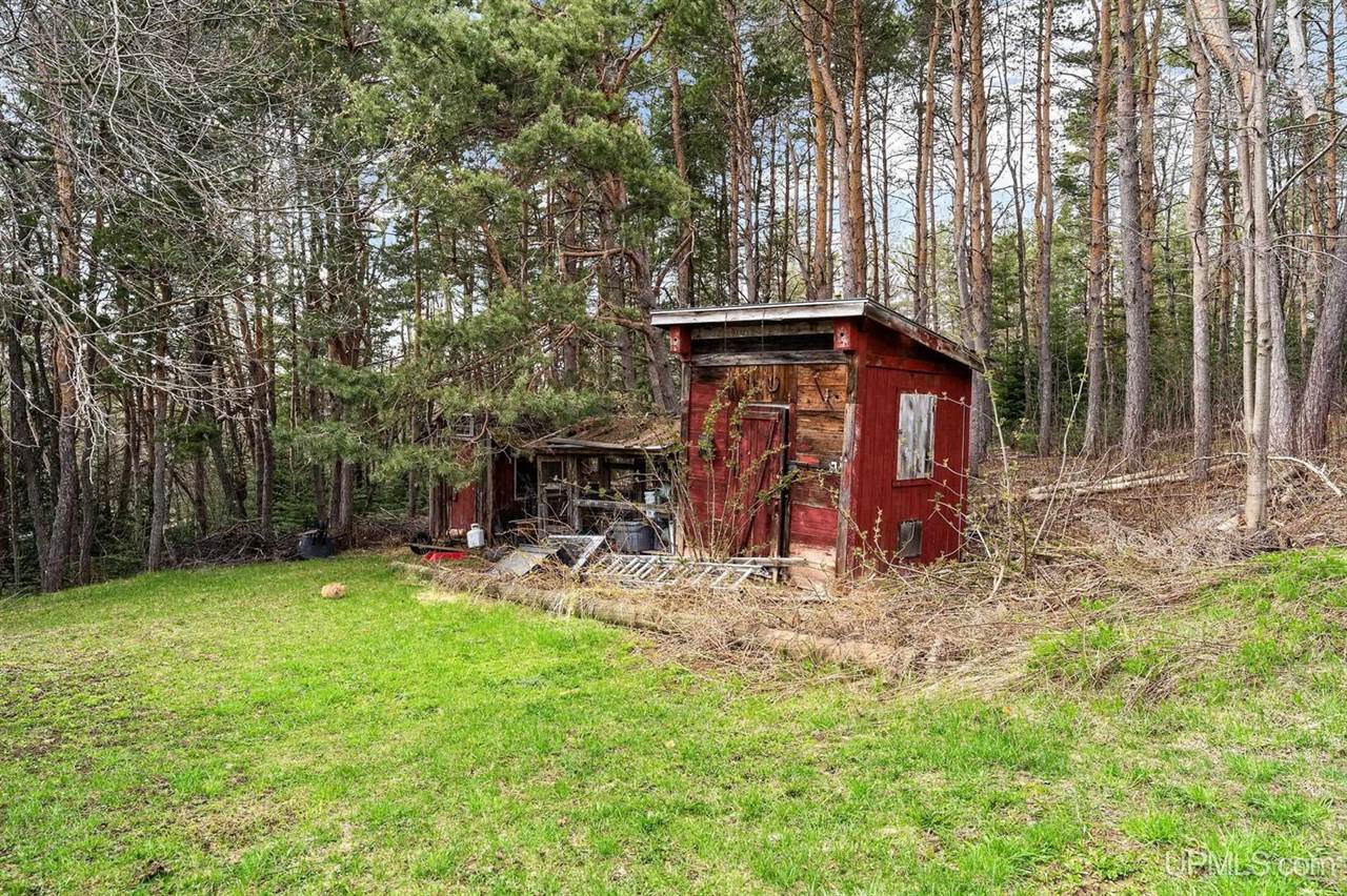 1 CO RD CD Road, Ishpeming, MI 49849