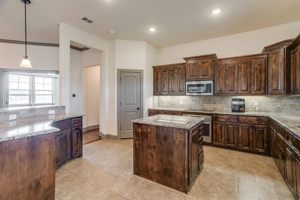 770 County Road 1346, Chico, TX 76431