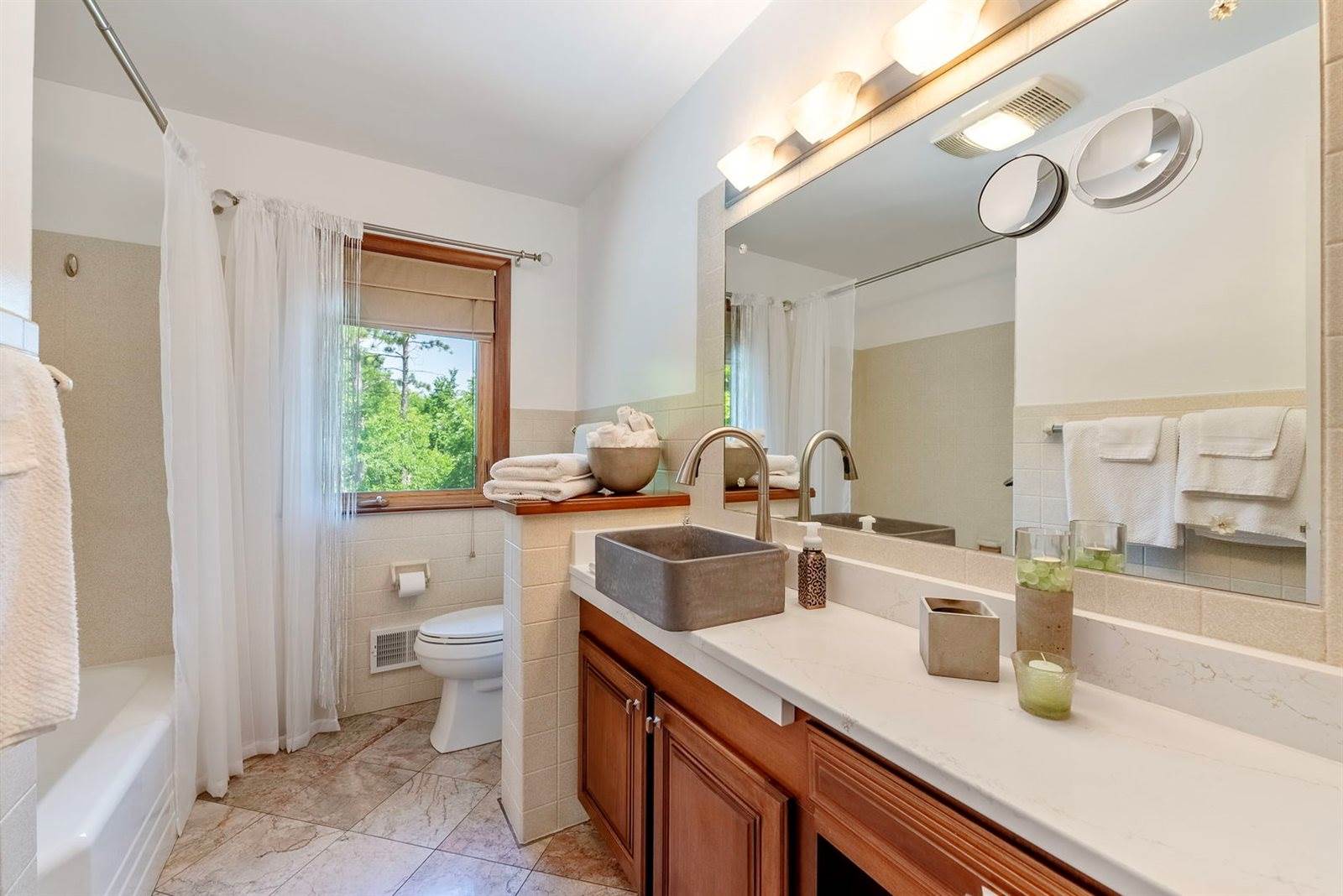 615 20TH Avenue Court, East Moline, IL 61244