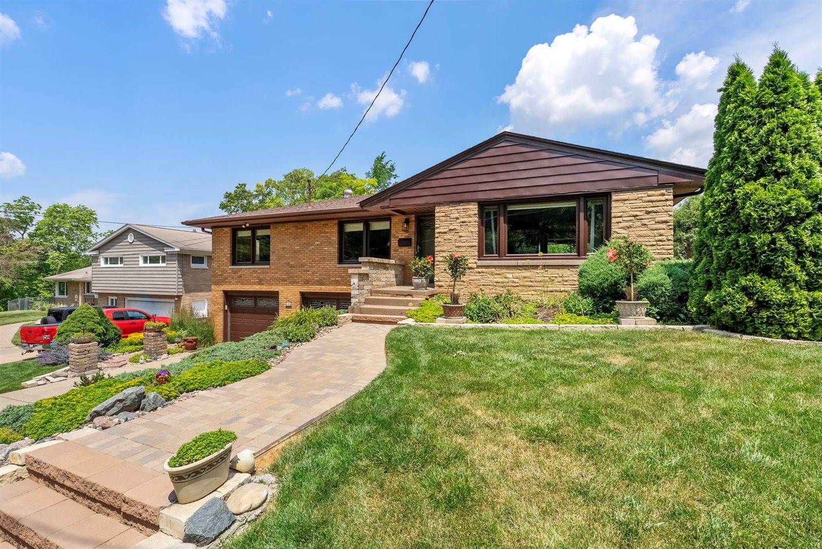 615 20TH Avenue Court, East Moline, IL 61244