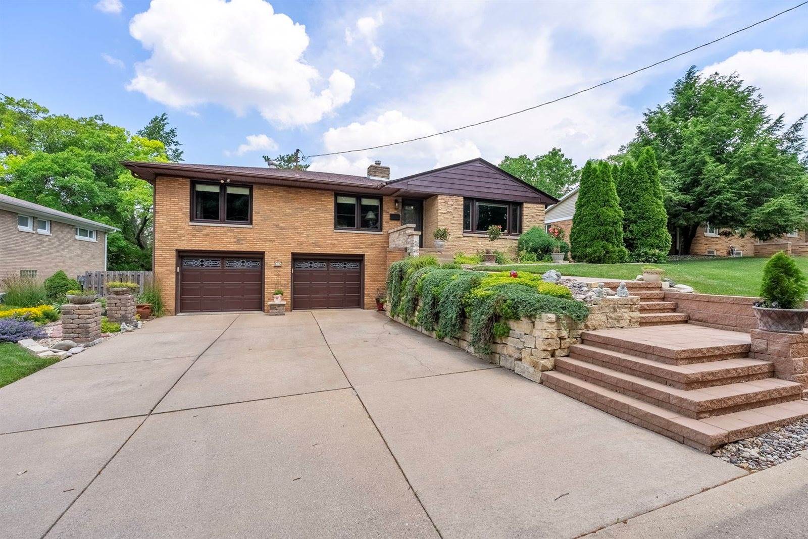 615 20TH Avenue Court, East Moline, IL 61244