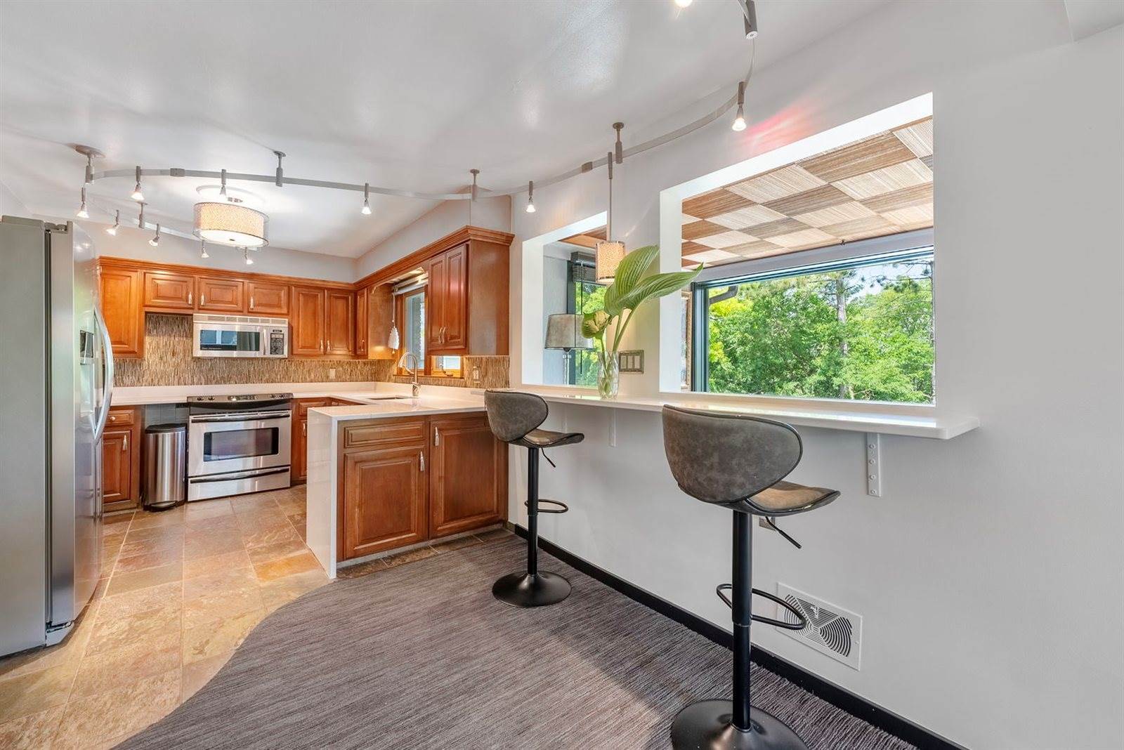 615 20TH Avenue Court, East Moline, IL 61244
