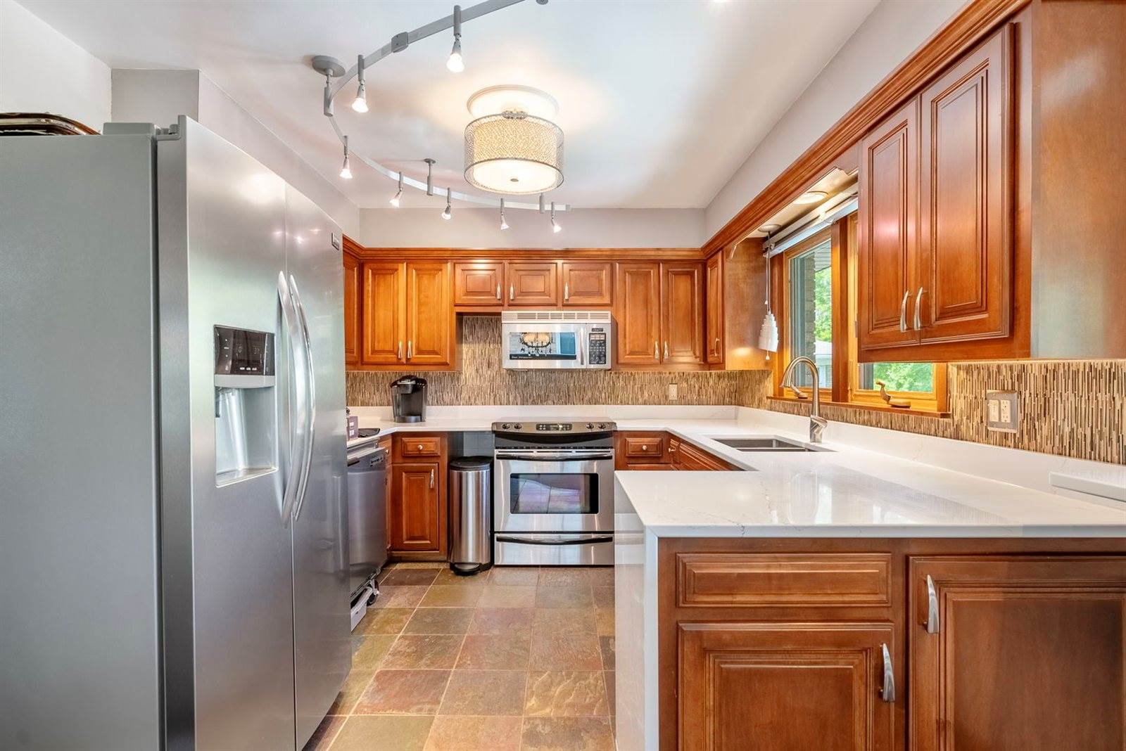 615 20TH Avenue Court, East Moline, IL 61244