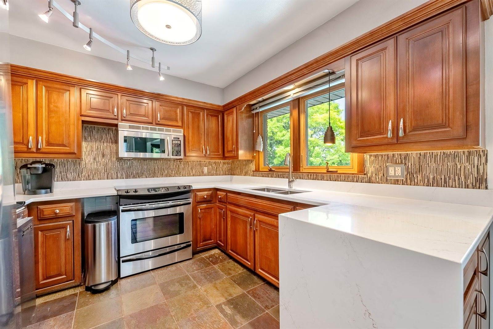 615 20TH Avenue Court, East Moline, IL 61244