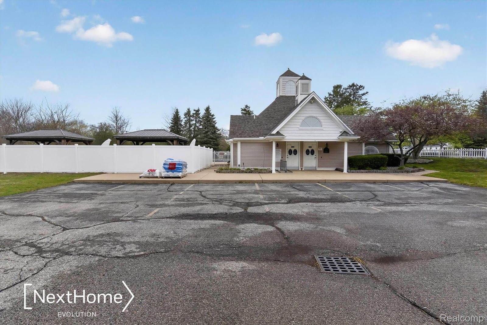 321 Oxford Court, BellevilleCity_Wayne, MI 48111
