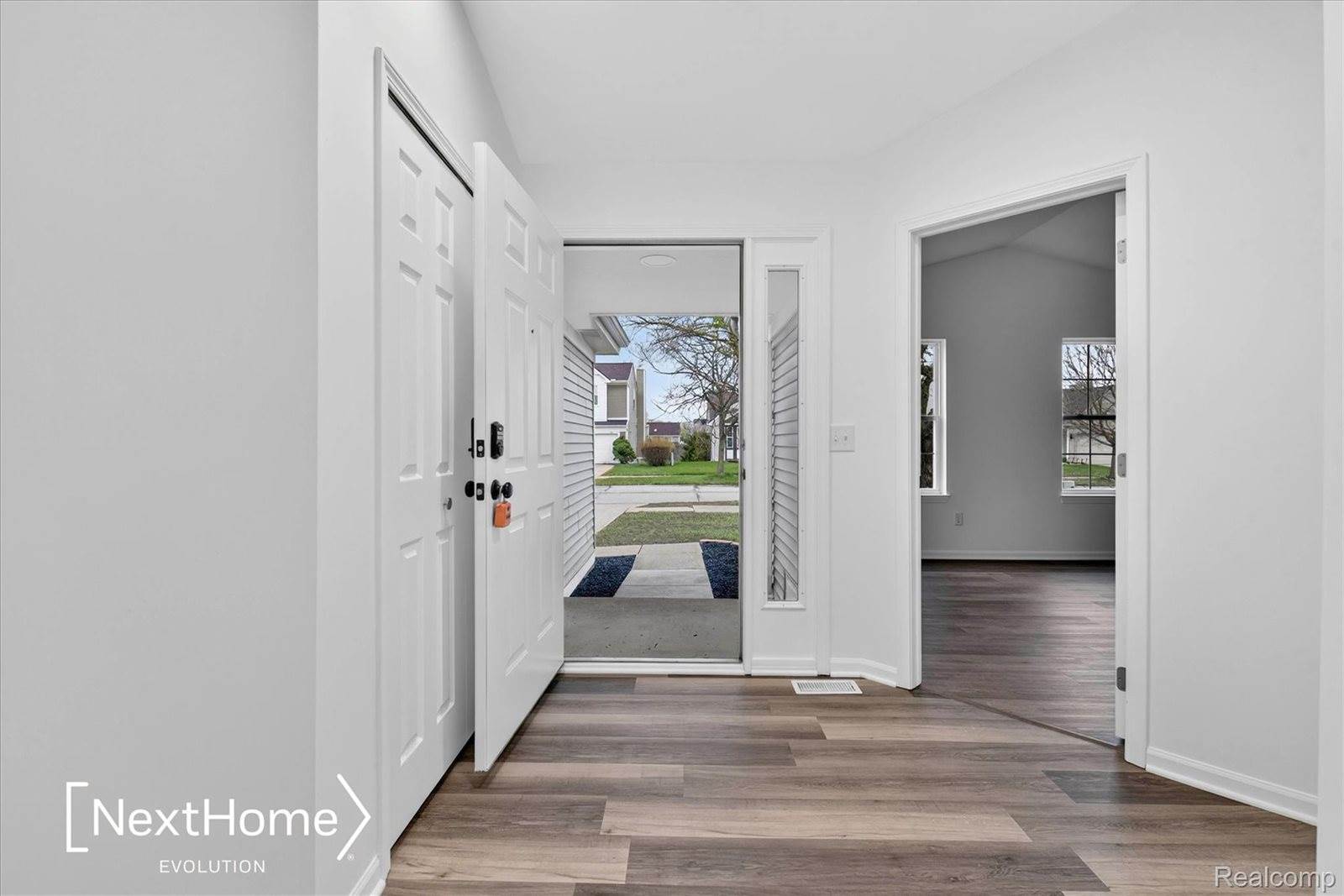 321 Oxford Court, BellevilleCity_Wayne, MI 48111