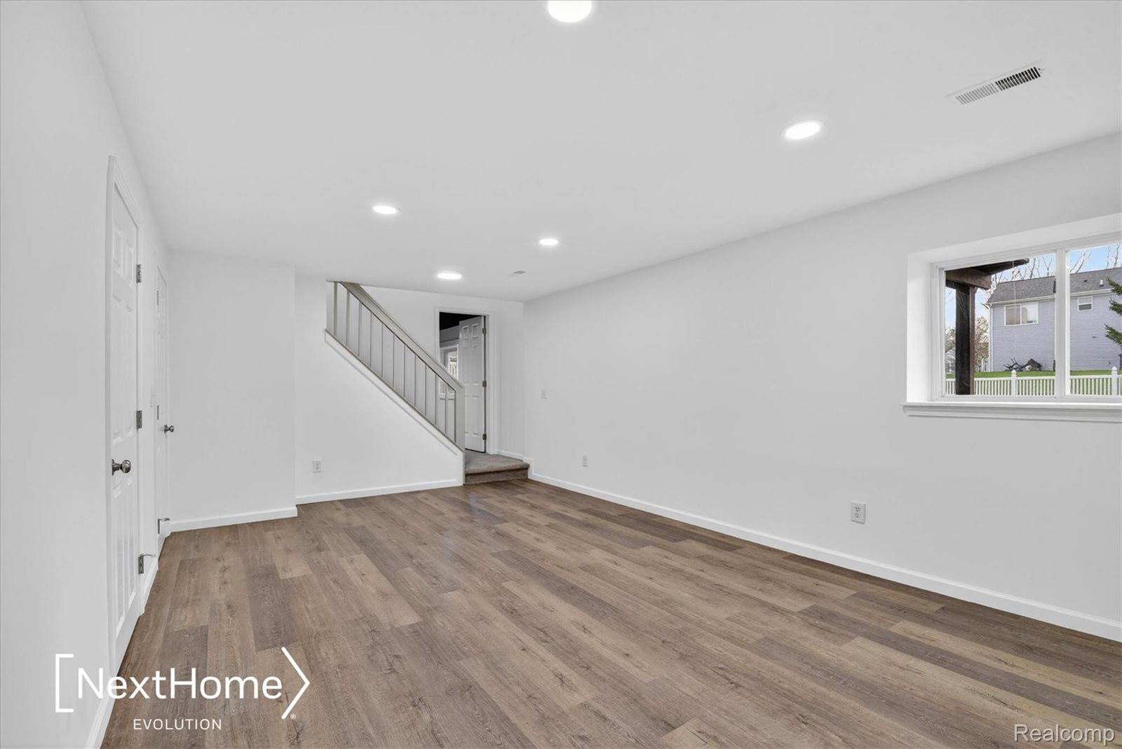 321 Oxford Court, BellevilleCity_Wayne, MI 48111