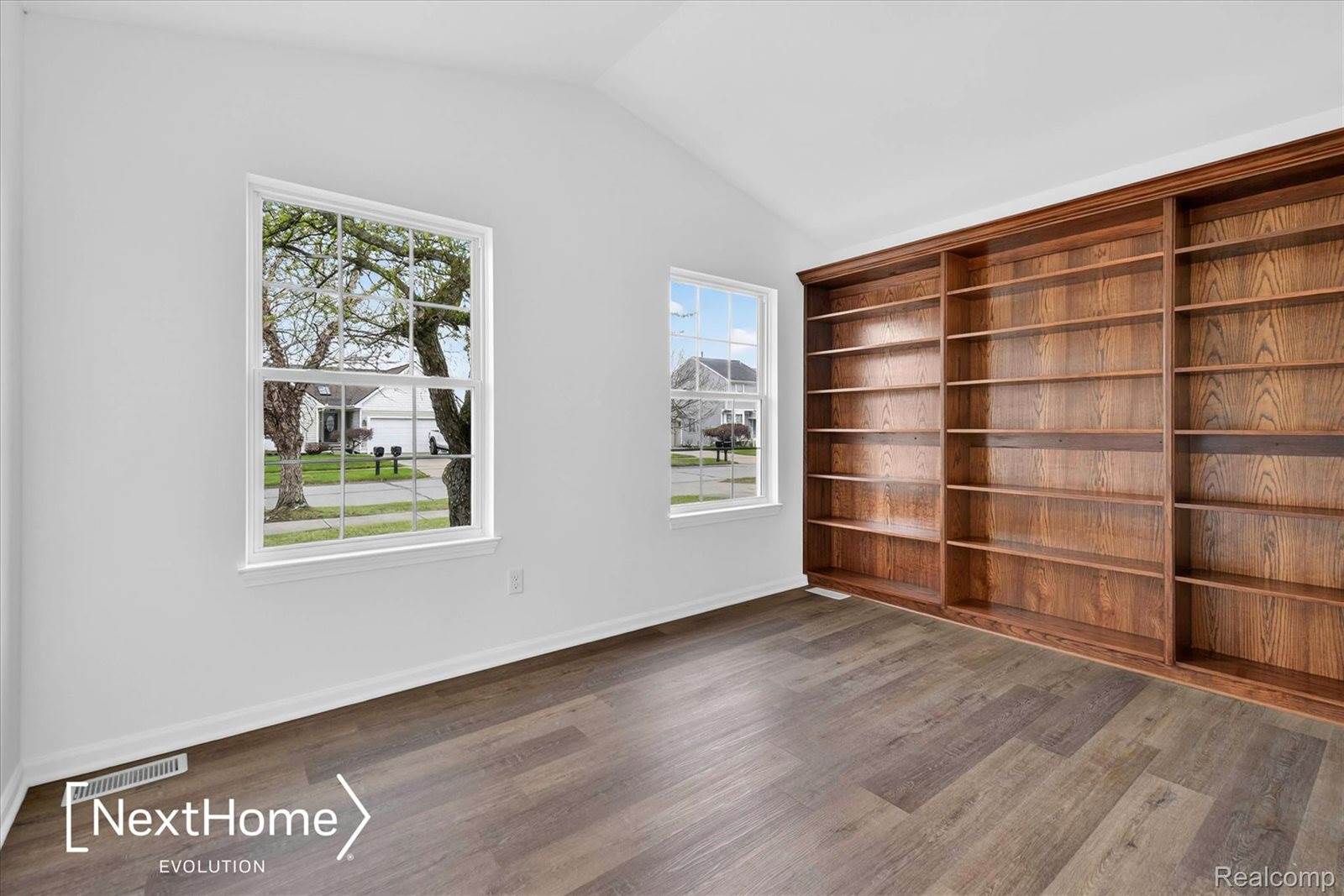321 Oxford Court, BellevilleCity_Wayne, MI 48111