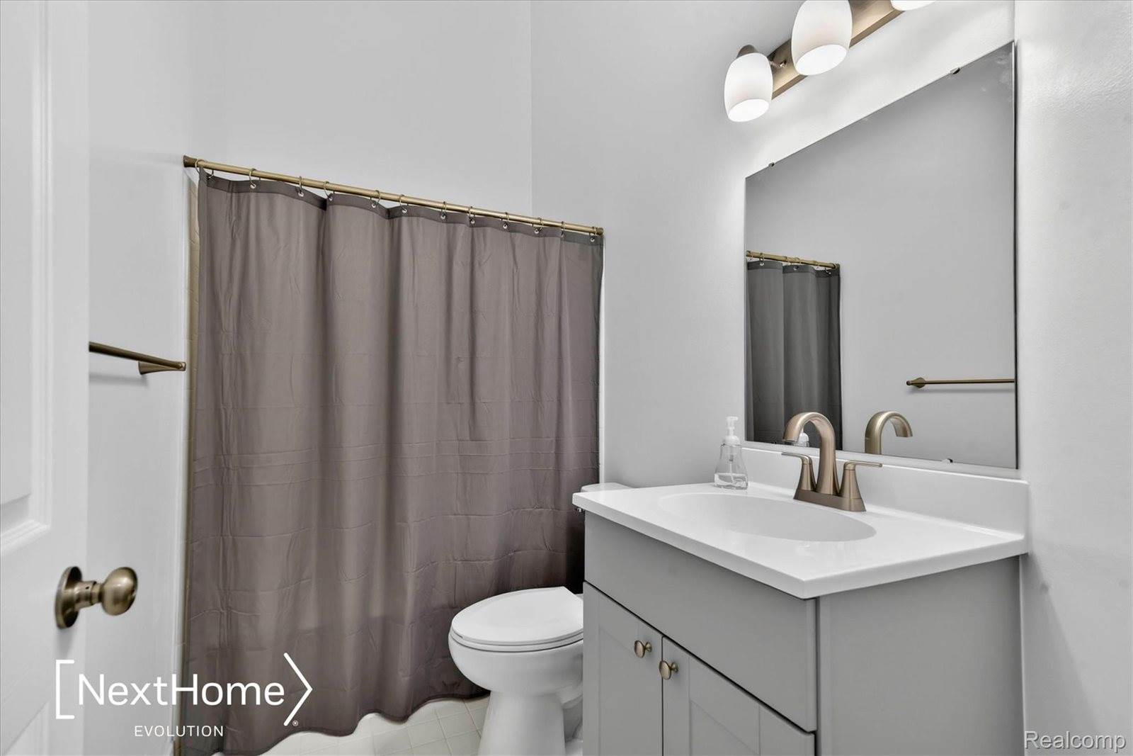 321 Oxford Court, BellevilleCity_Wayne, MI 48111