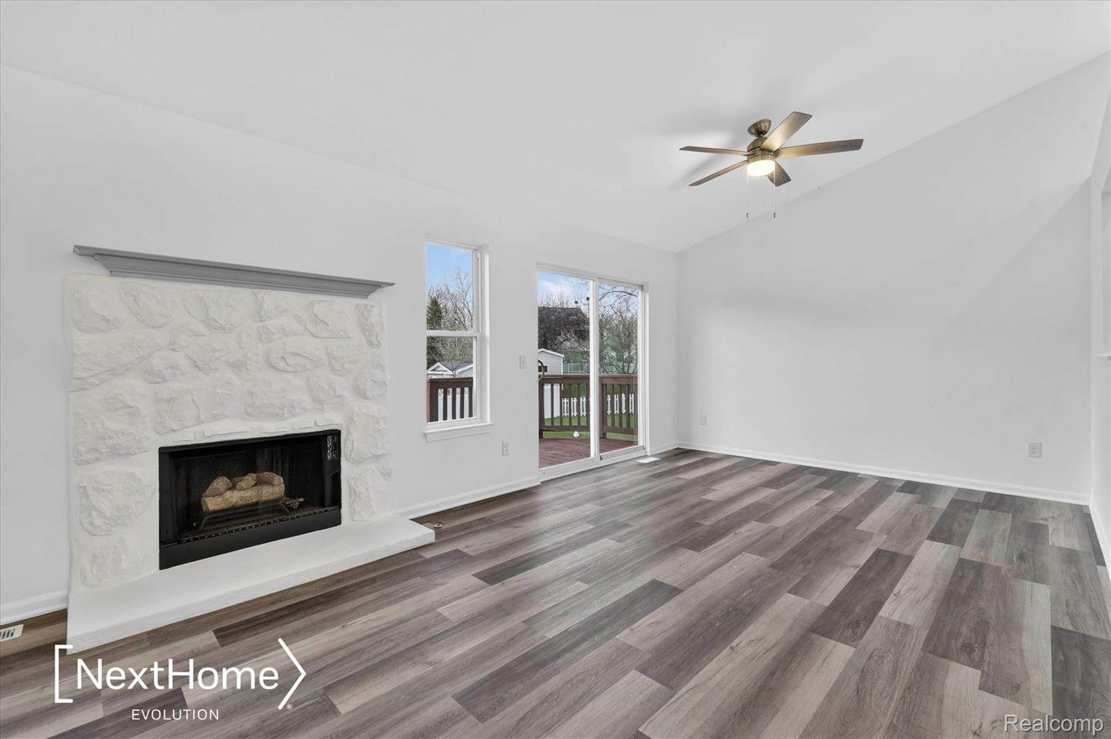 321 Oxford Court, BellevilleCity_Wayne, MI 48111