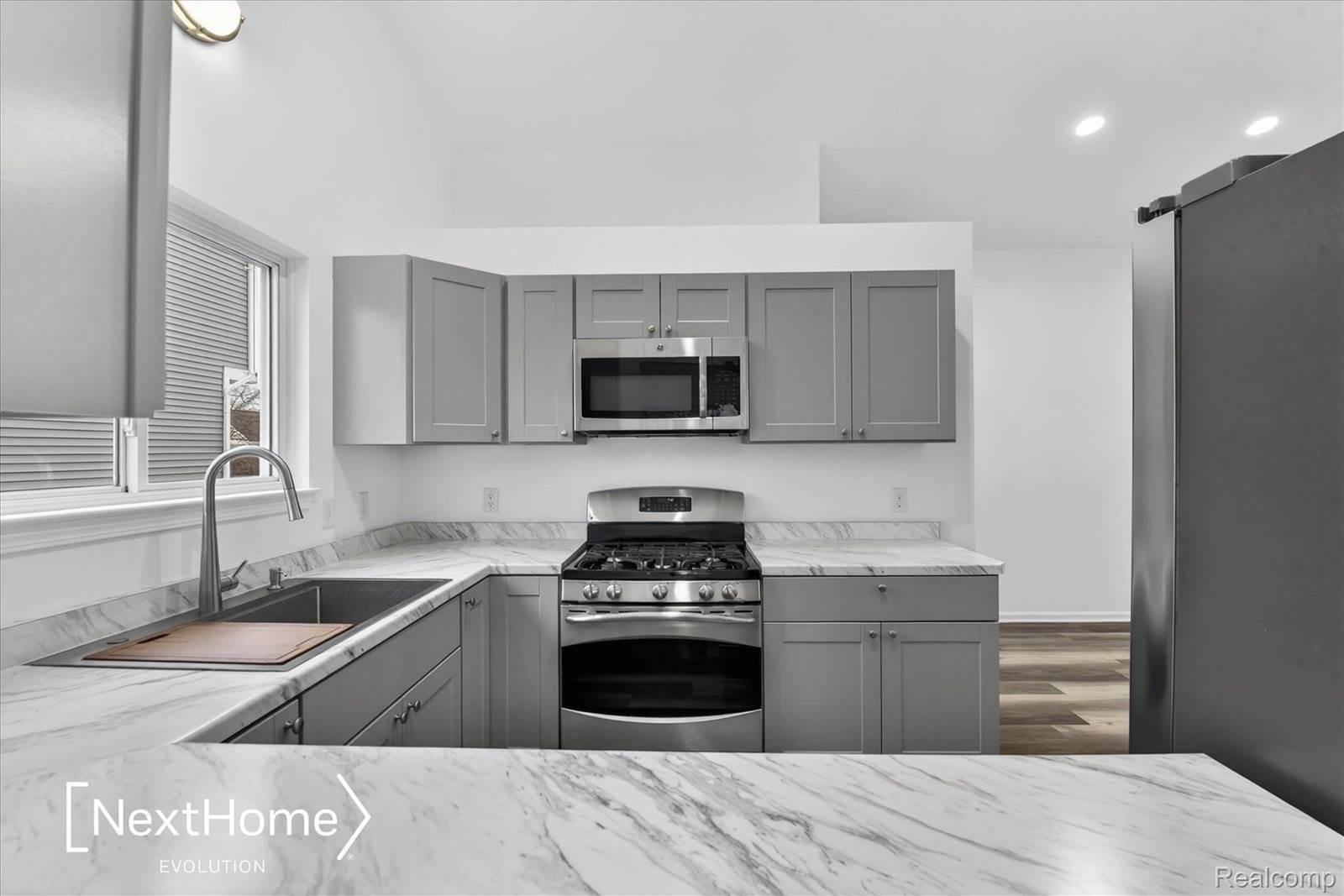 321 Oxford Court, BellevilleCity_Wayne, MI 48111