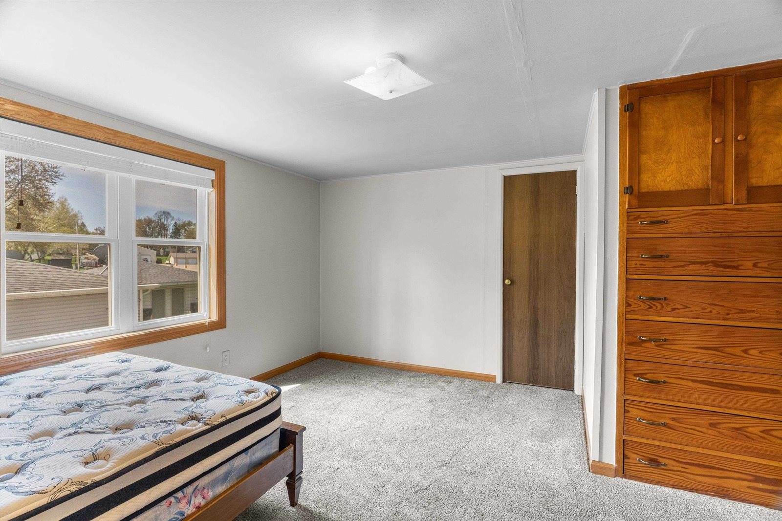 612 N Walnut Avenue, Marshfield, WI 54449