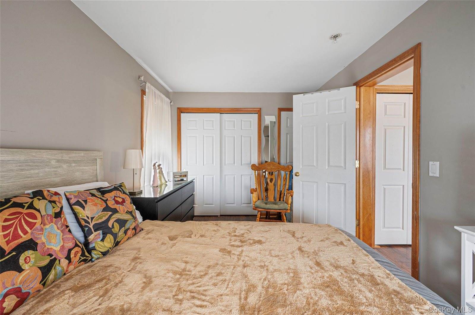 21 Audrey Avenue, Plainview, NY 11803