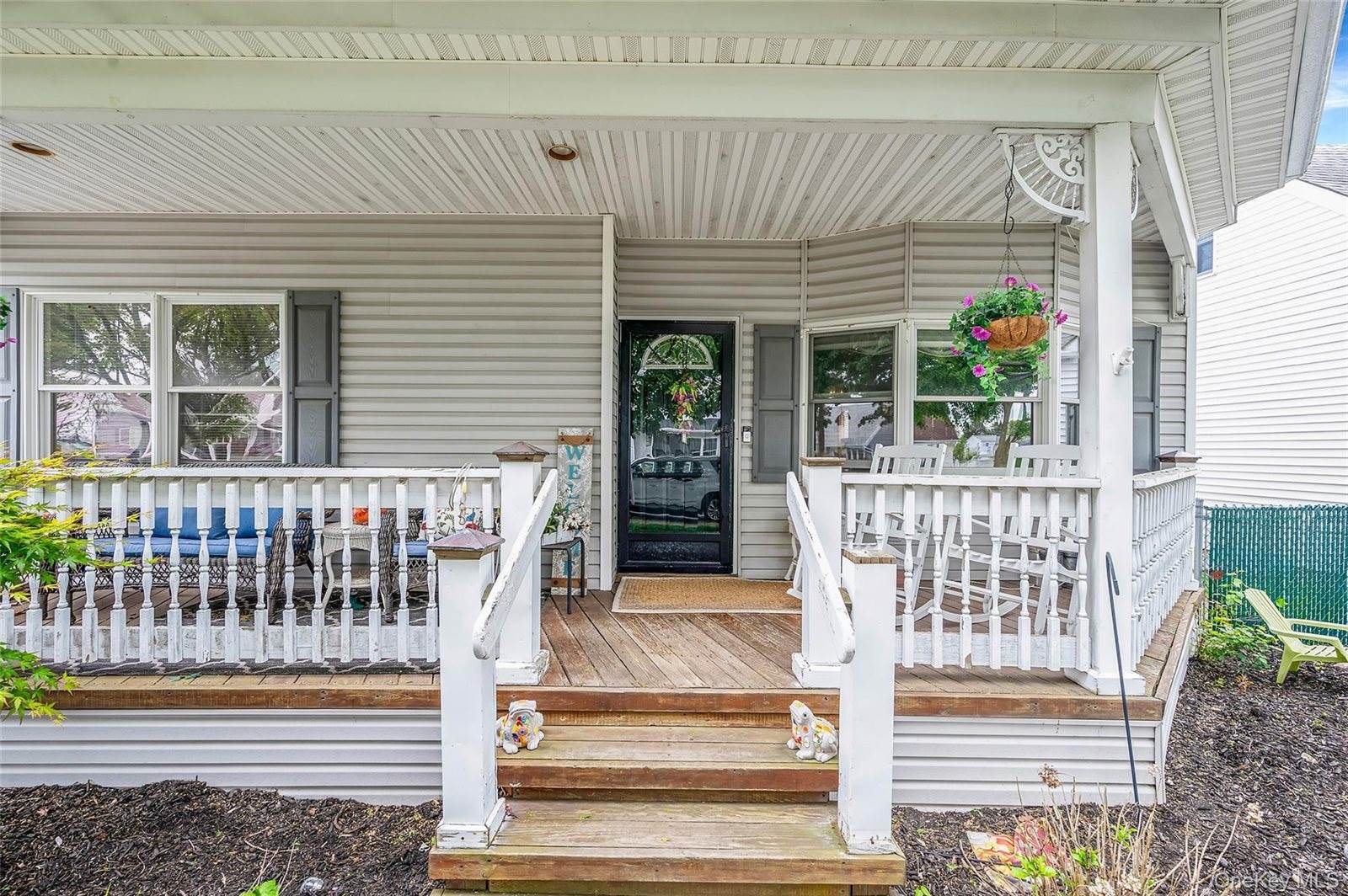 21 Audrey Avenue, Plainview, NY 11803