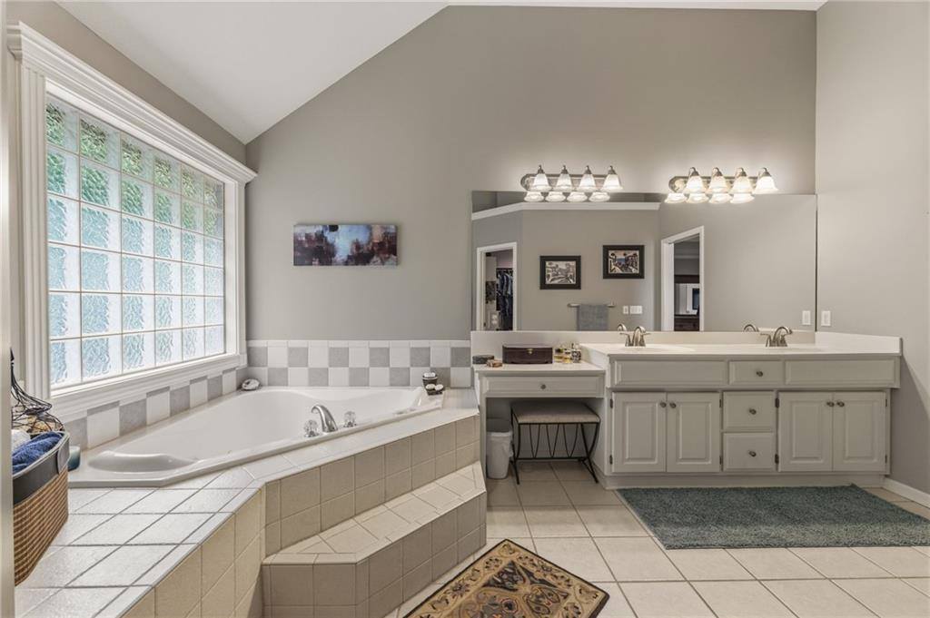 4539 Grove Street, Shawnee, KS 66226