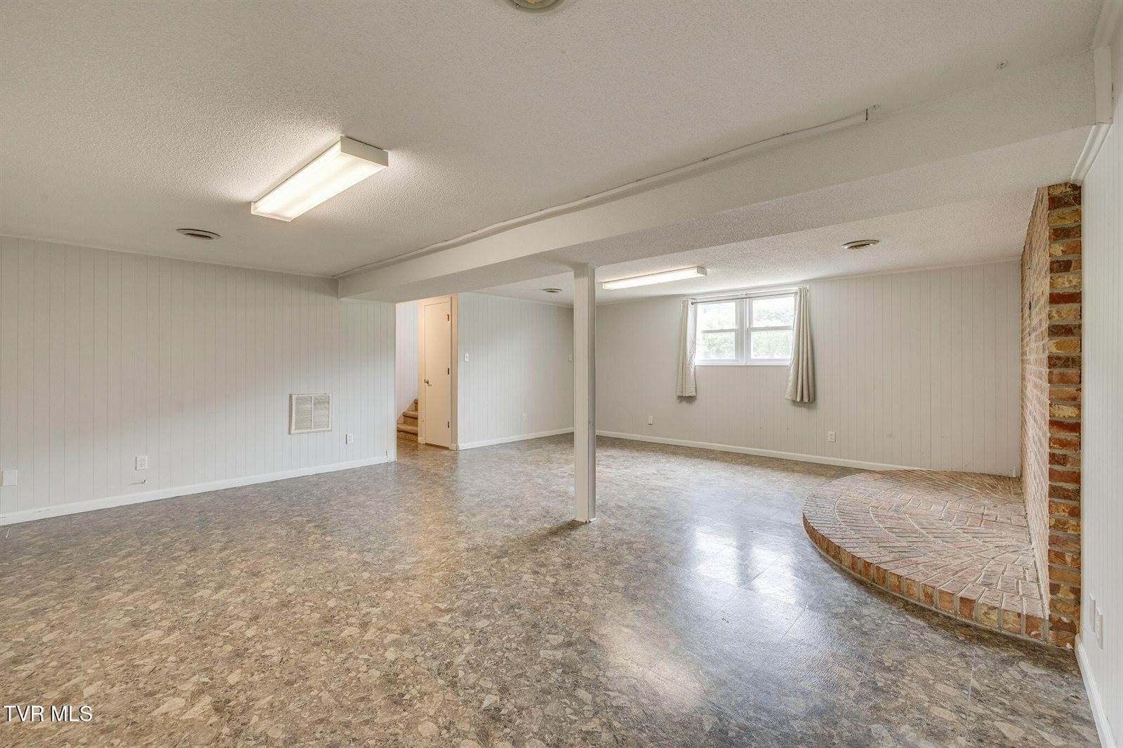 421 Mount Area Drive, Bristol, TN 37620