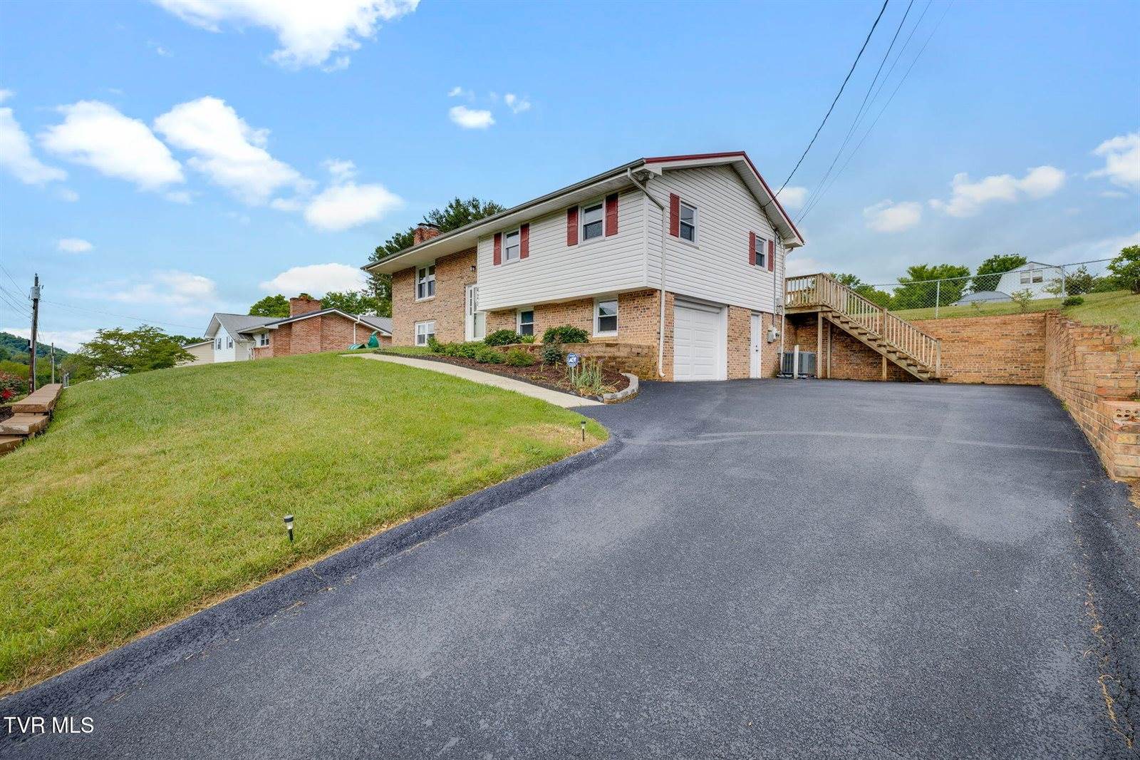 421 Mount Area Drive, Bristol, TN 37620