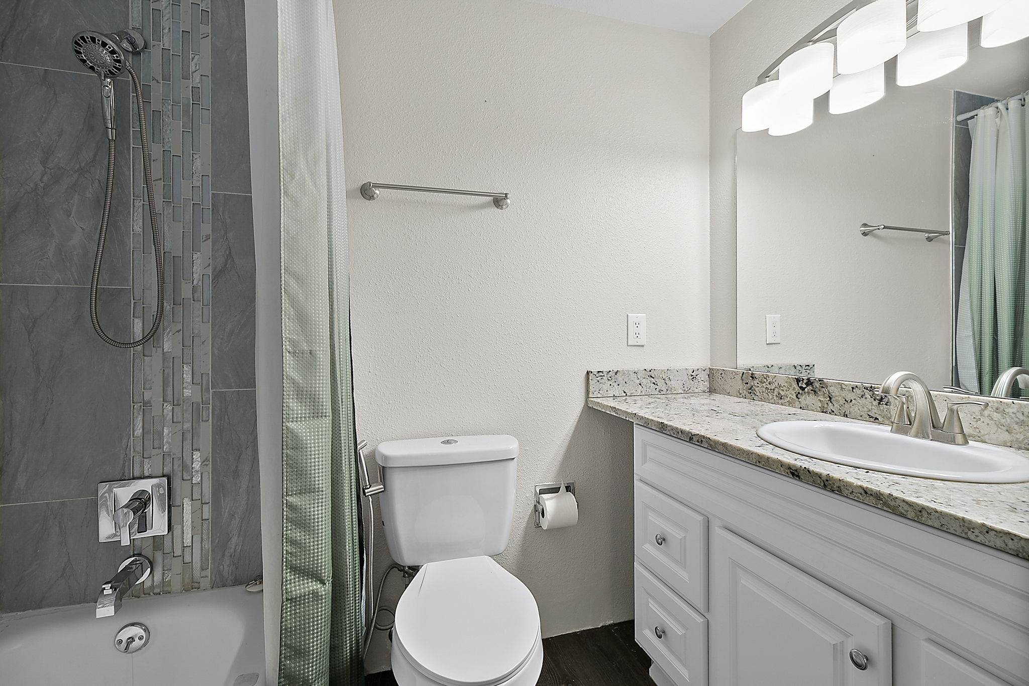 1040 S 320th Street #5, Federal Way, WA 98003-5342