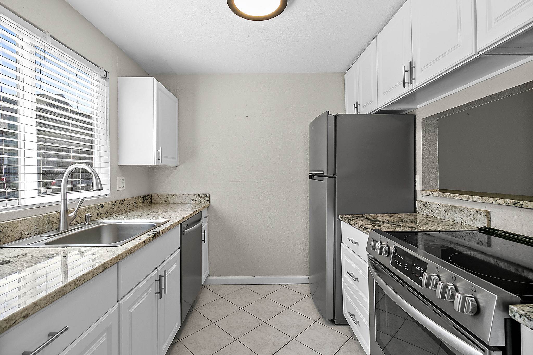 1040 S 320th Street #5, Federal Way, WA 98003-5342