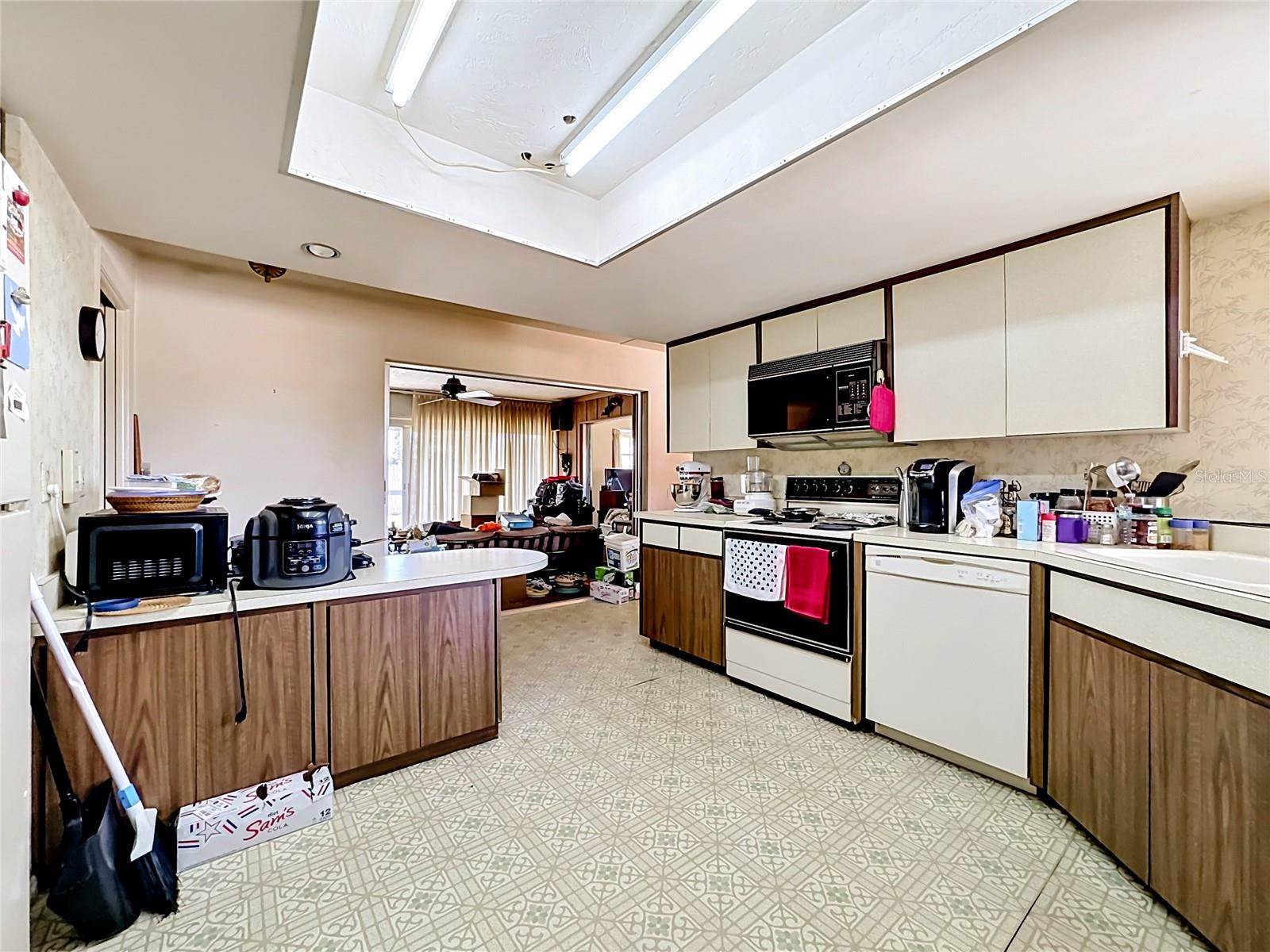 7401 13TH Avenue West, Bradenton, FL 34209