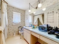7401 13TH Avenue West, Bradenton, FL 34209