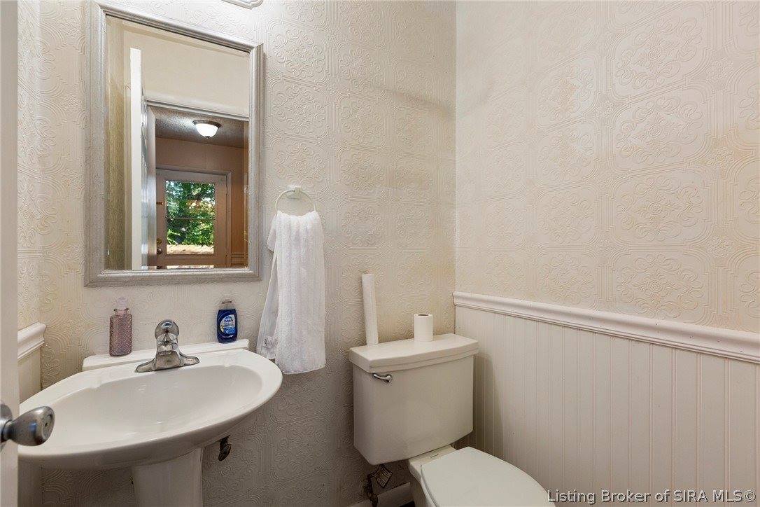 1700 Tennyson Drive, Clarksville, IN 47129