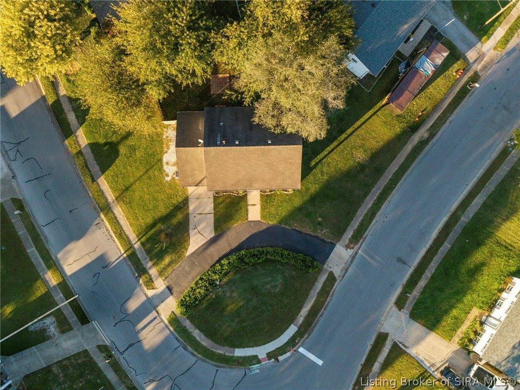 1700 Tennyson Drive, Clarksville, IN 47129