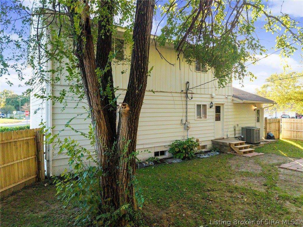 1700 Tennyson Drive, Clarksville, IN 47129