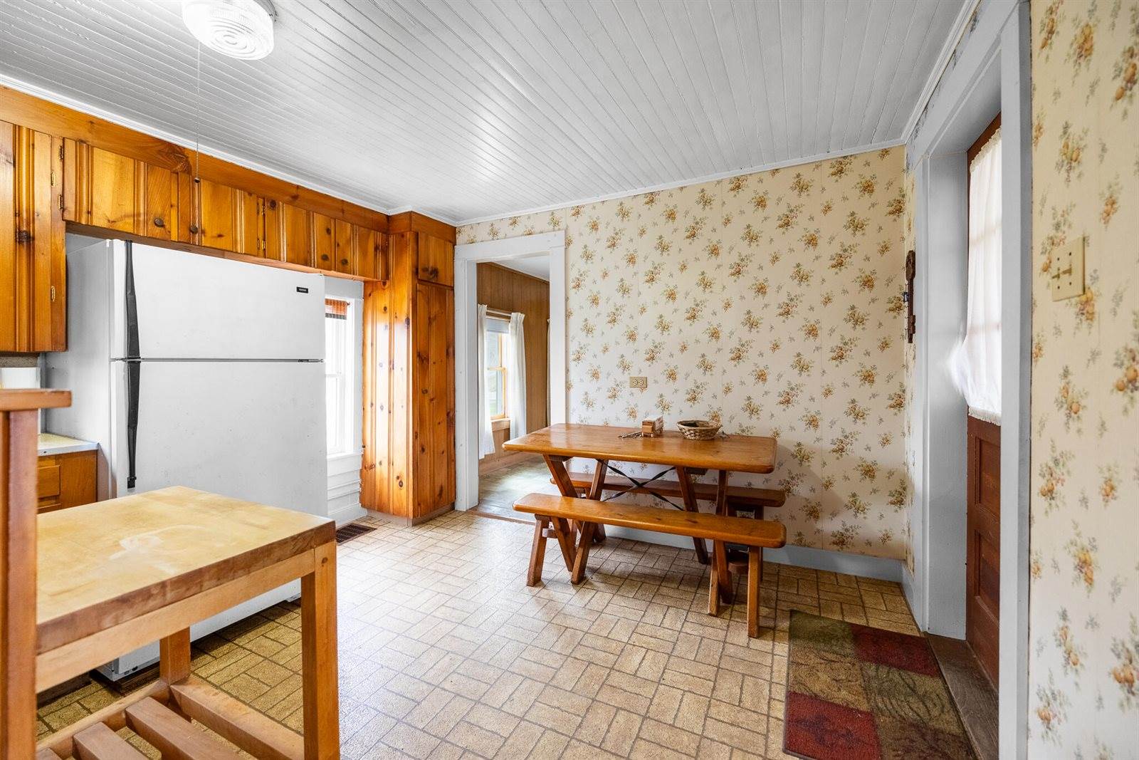 2546 Route 2, Hermon, ME 04401