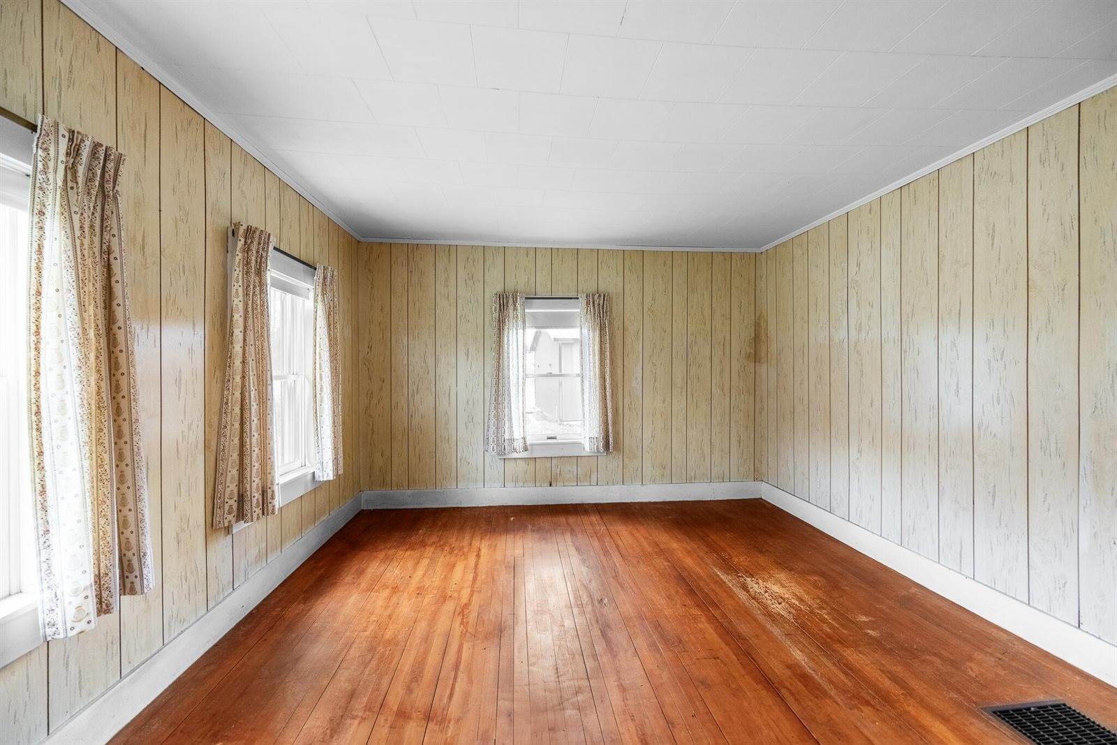 2546 Route 2, Hermon, ME 04401