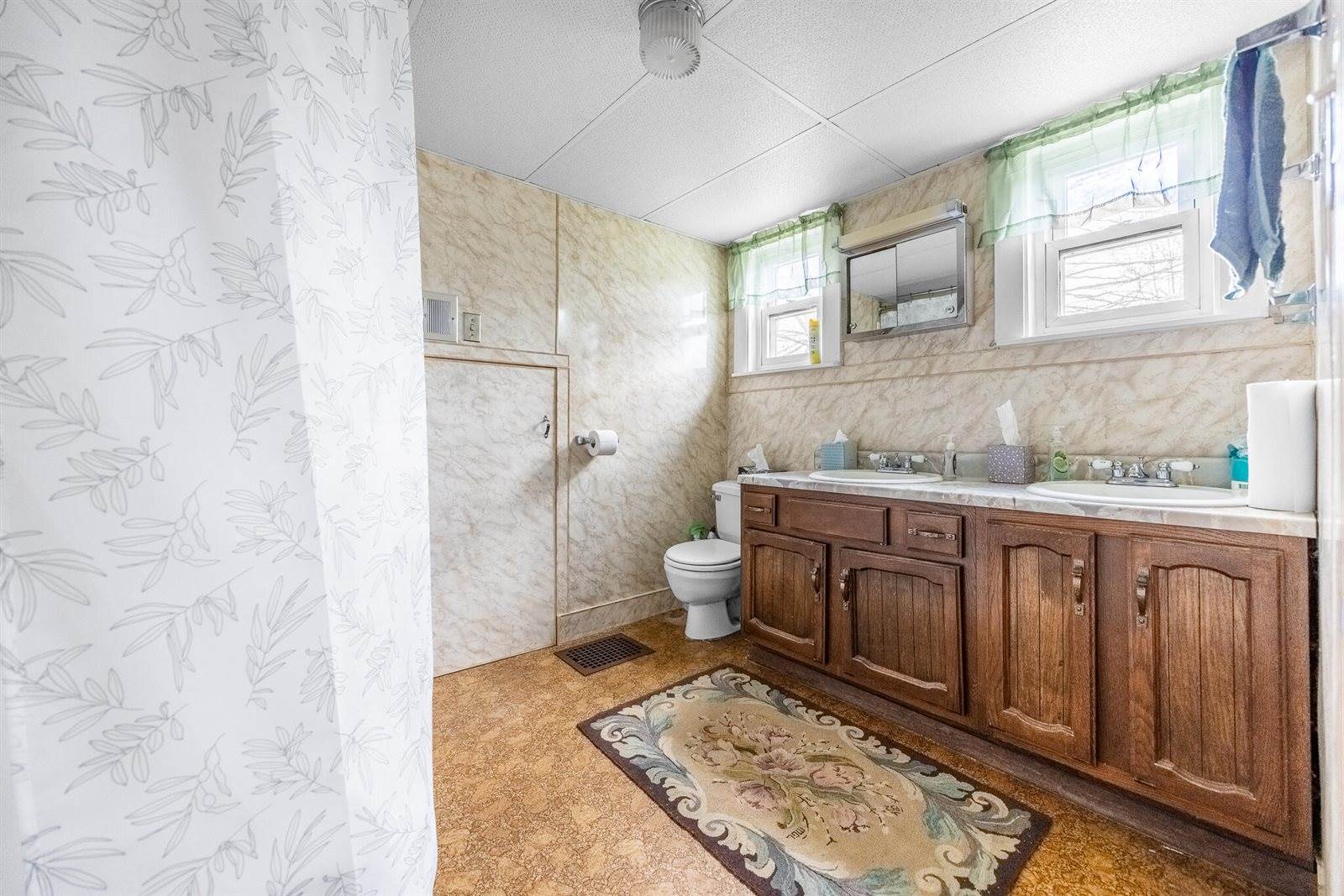 2546 Route 2, Hermon, ME 04401