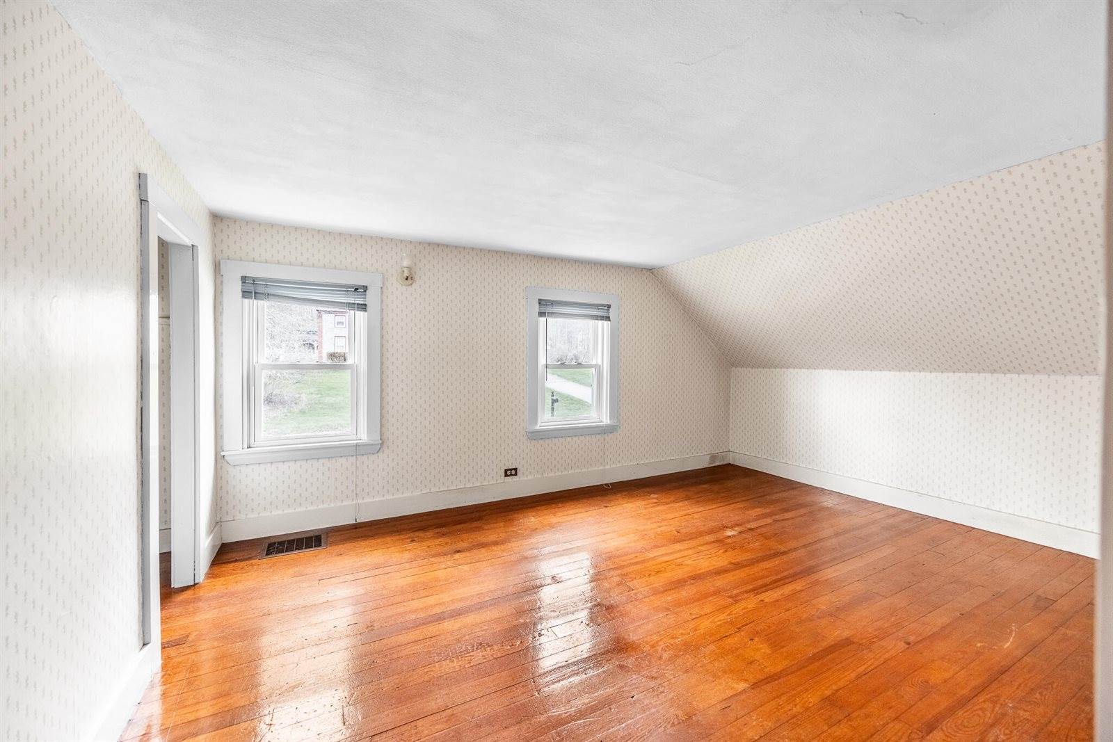 2546 Route 2, Hermon, ME 04401