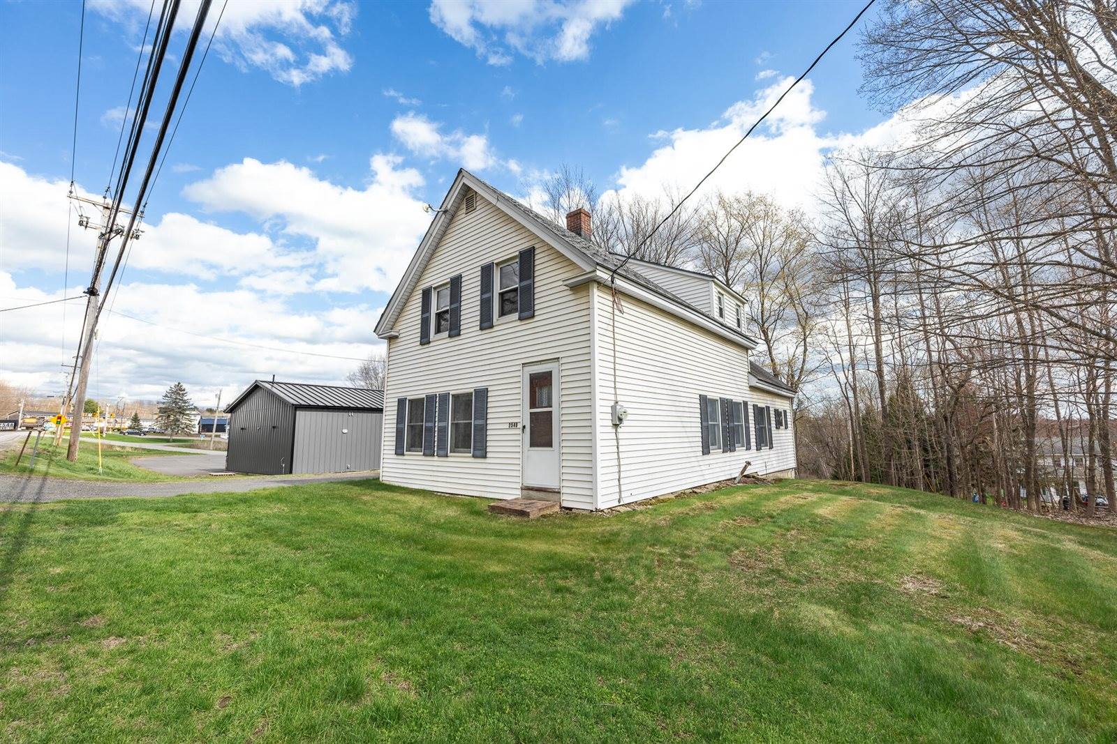 2546 Route 2, Hermon, ME 04401