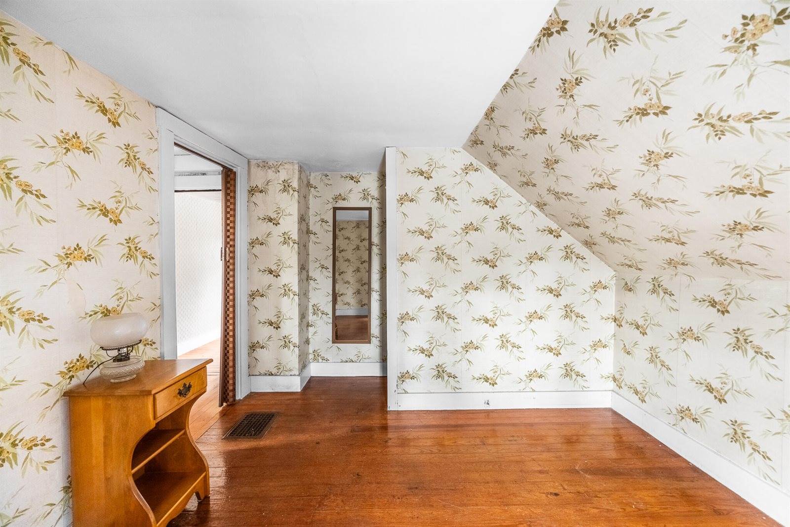2546 Route 2, Hermon, ME 04401