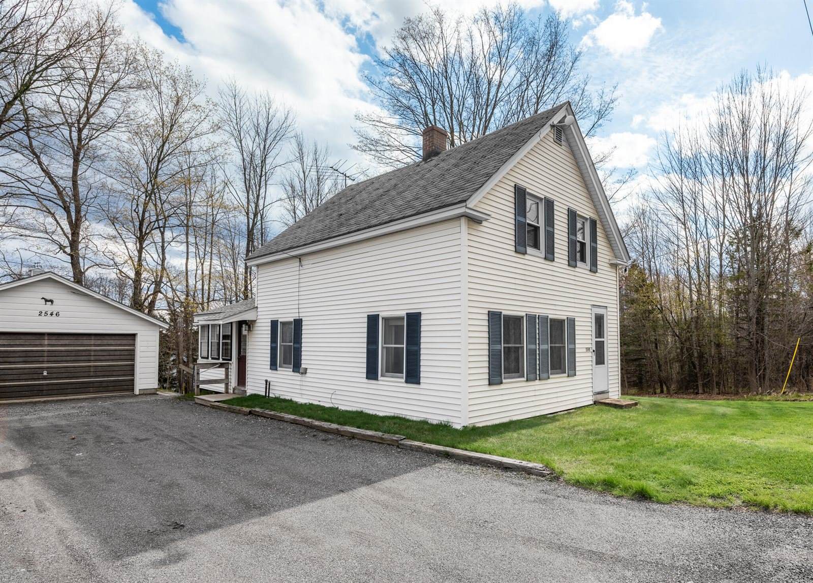 2546 Route 2, Hermon, ME 04401